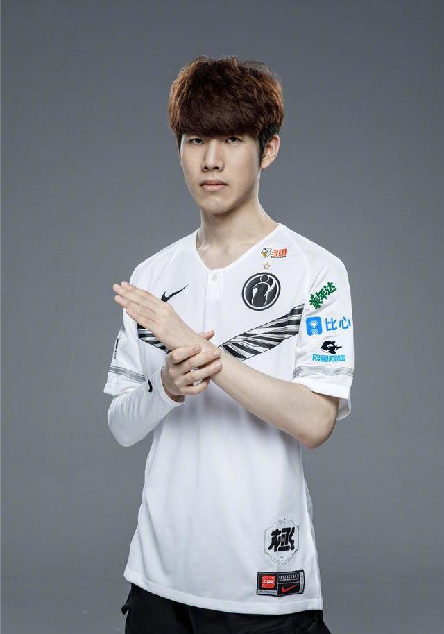 LOL官方：T1通过抛硬币获得决赛第一局选边权，并选择蓝色方